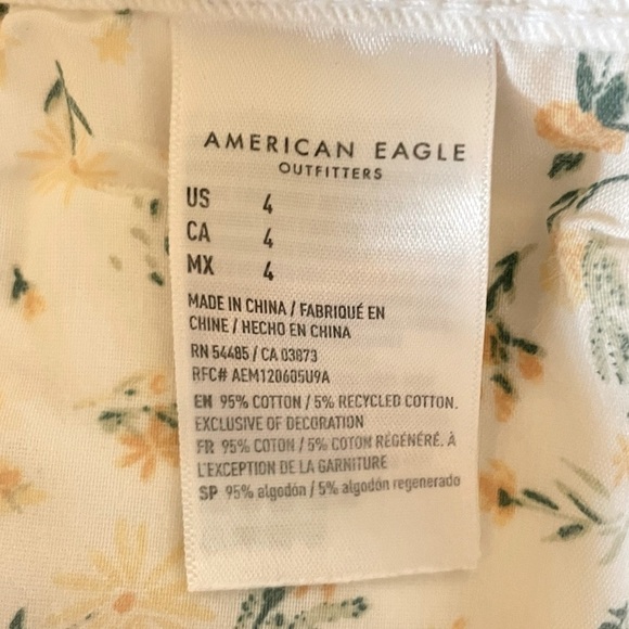 American Eagle White Distressed Short Shorts, Size 4 - Picture 10 of 11